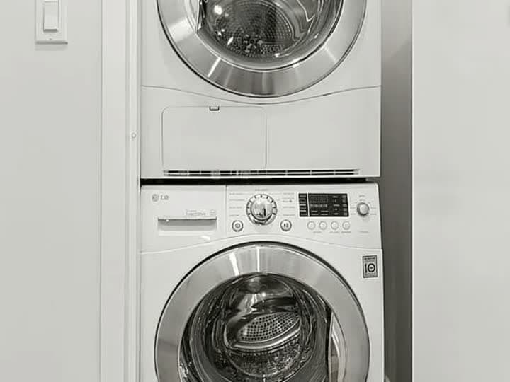 The stacked laundry.