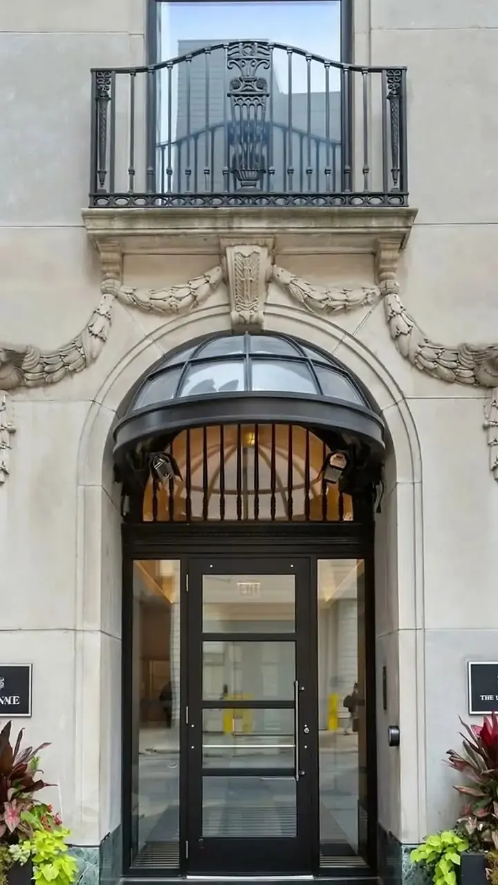 Tour of 118 E Erie St #37H